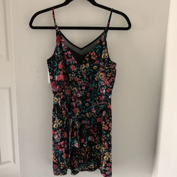 Worn once! - EXPRESS Floral Print Romper - Picture 10 of 11